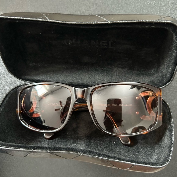 CHANEL Tortoiseshell Women's Glasses - Picture 2 of 5